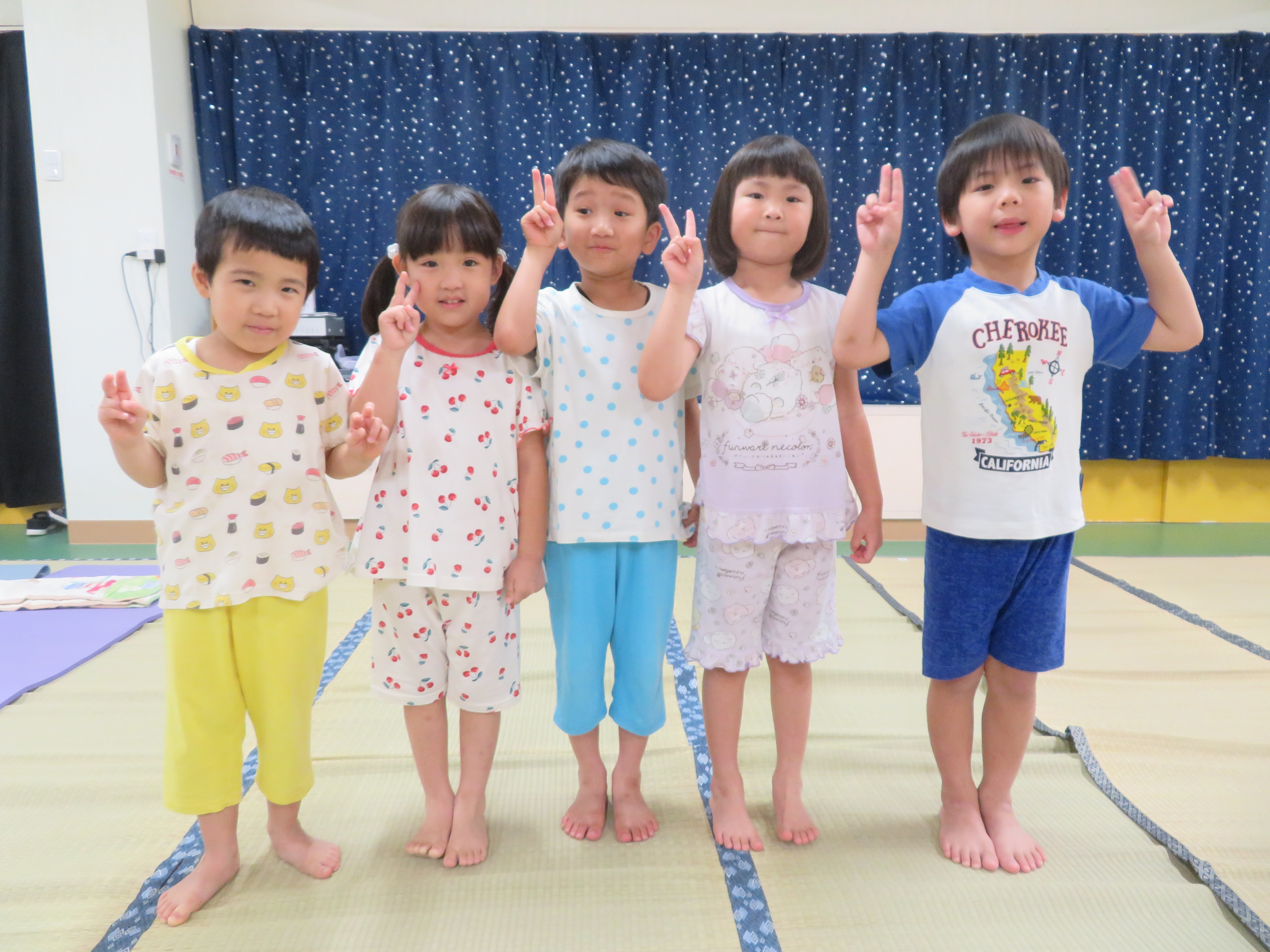 パジャマ 長袖 子供用 上下セット ジュニア キッズ 小学生 秋天 冬服 暖かい 柔らか 部屋着