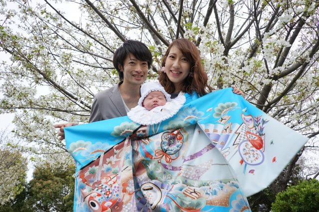 お宮参り中に着物で授乳するには？3つの対処法と授乳のための必需品をわかりやすく説明きものレンタリエのきもの豆知識