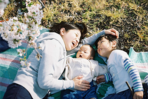 家族写真で年賀状を おしゃれな撮影のコツやアイディア、注意点を解説フォトスタジオ ハピスタ 家族写真・子供写真・七五三