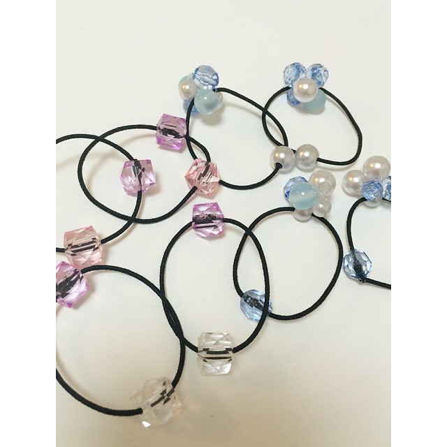 キッズヘアゴム ハンドメイドヘアゴム ビーズ ヘアアクセサリー ベビーヘアゴム キャンディ - メルカリ