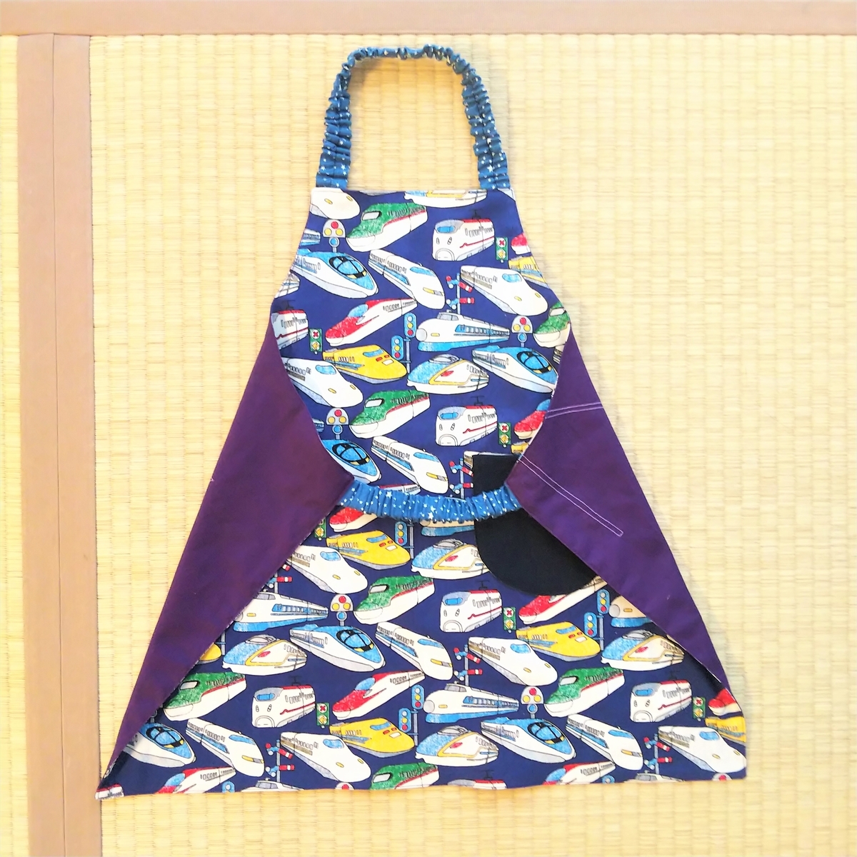 ハンドメイド 子供 エプロン キッズエプロン 三角巾 入園 入学 巾着 マスク 無料型紙 頭からすっぽりかぶるだけ！こども用バッククロス型エプロン の作り方 110サイズから150サイズnunocoto fabric