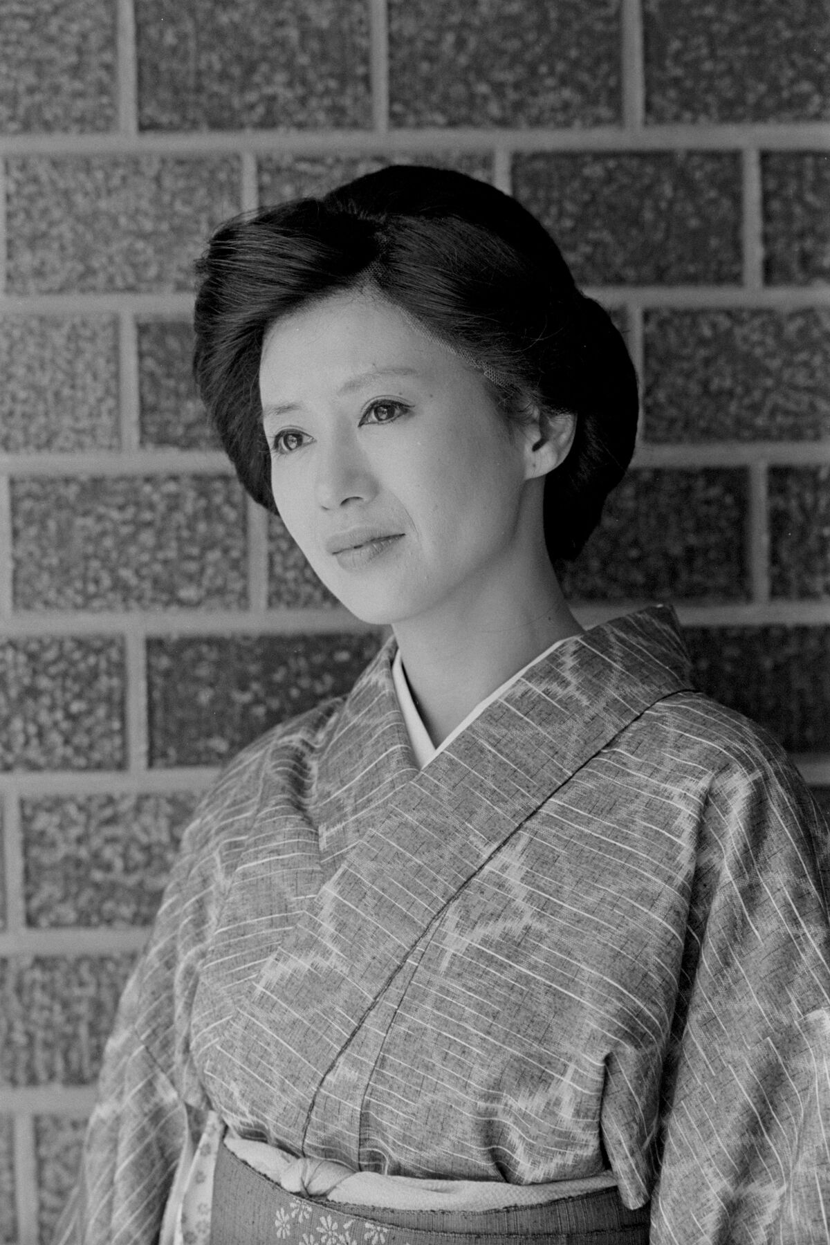 川端康成と伊藤初代。岐阜の長良川デートの時に岐阜公園の近くでランチ後に撮影。