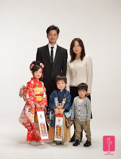 七五三でおしゃれな家族写真を撮ろう！おすすめポーズ30選を紹介 - 七五三,成人式,フォトウエディングの撮影なら阿部写真舘 茨城プレイアトレ土浦店へお任せ