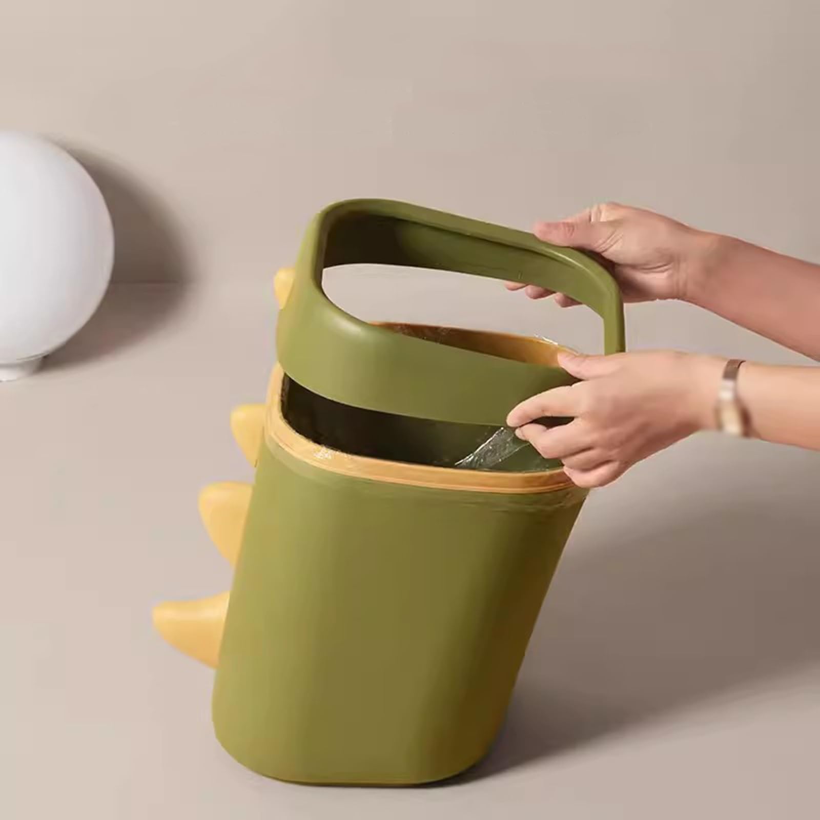 dショッピング ゴミ箱 10L タップトラッシュ 袋が見えない 壁掛け スタッキングごみ箱 10リットル 吊り下げ ふた付き ハンドル付きコンパクト おしゃれ 丸型 ダストボックス リビング 寝室 子供部屋 洗面所 省スペースホワイトカテゴリ：ゴミ箱の販売