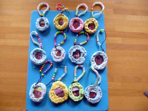 異年齢 ３、４歳児 の母の日のプレゼント製作 - ながさわ保育園