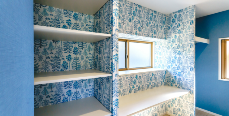 シンプル・ナチュラル・モダン・ヴィンテージ・自然素材な収納スペースの実例写真DETAILHOME ディテールホーム の「素材を楽しむダークカラーでまとめた住まい」 - Mockhouse