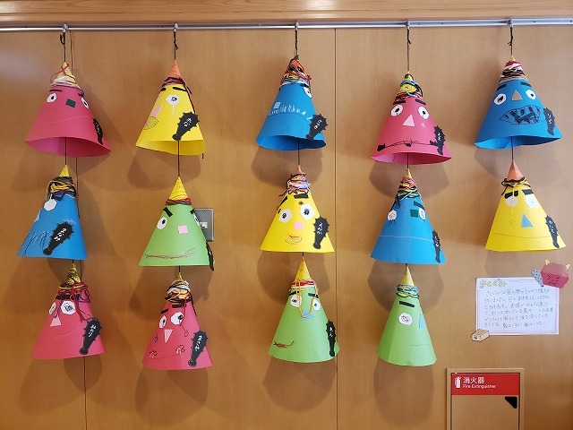 鬼のお面製作を楽しむ保育園活動