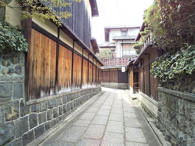 時空の広場 (梅田) こういう建造物の線が多い感じが