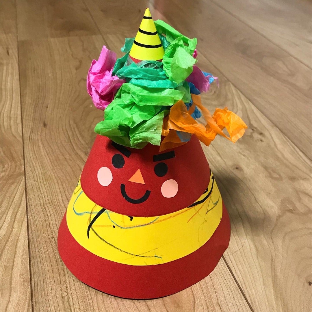 節分製作しました。おにの帽子おかげさまで元気です