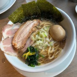 人類みな家族 東京本店ファミリー- 神泉 ラーメン食べログ