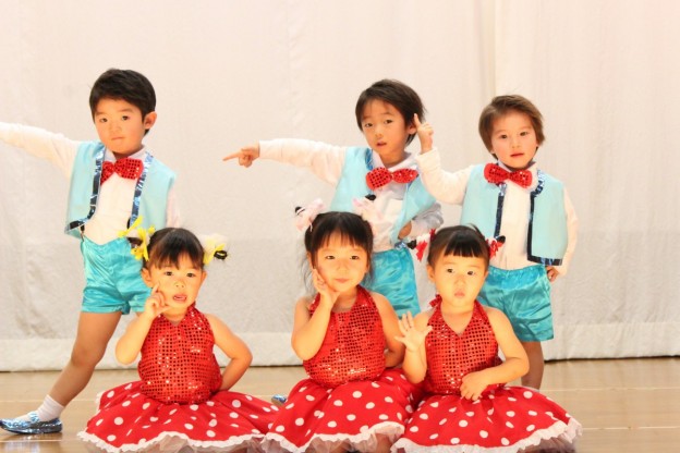 🌟ステージ衣装 男の子向け 🌟 今回はダンス発表会にぴったりな ステージ衣装 男の子向け の作り方をご紹介します！ アーテックの衣装ベースは針・糸不要！5～10分で可愛い衣装が作れます🧸 🪡✂️ 🪡✂️ 🪡✂️ 🪡✂️ 🪡✂️ 🪡✂️ 🪡✂️ 🪡✂️ 使用素材