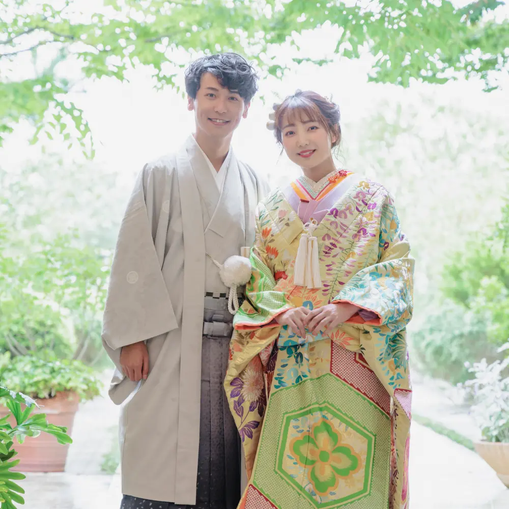 色打掛レンタル 結婚式 フォトウェディング 紋付セット iu033 フルセット 新婦 新郎 神前式 お寺 仏式 色打掛け 披露宴 食事会 花嫁着物貸衣装 前撮り 人気 高級 「白×ピンクに刺繍慶びの吉祥麗蝶華」-貸衣裳ぽえむ本店