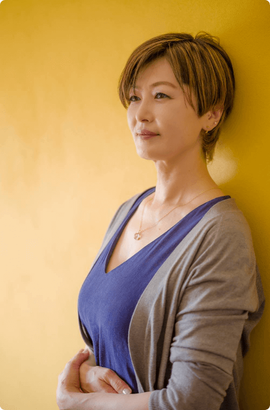 腹腔鏡手術」を一度も正しく発音できない勝村政信 右 と、それを見守る中園ミホ 左 、鈴木浩介 中央-「ドクターX」米倉涼子ら親戚のような絆にしみじみ、染谷将太・西畑大吾は初参加に喜び画像ギャラリー 9 21- 映画ナタリ