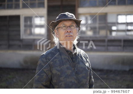 男性のロング・ミディアムヘアの整え方ブラウン JP