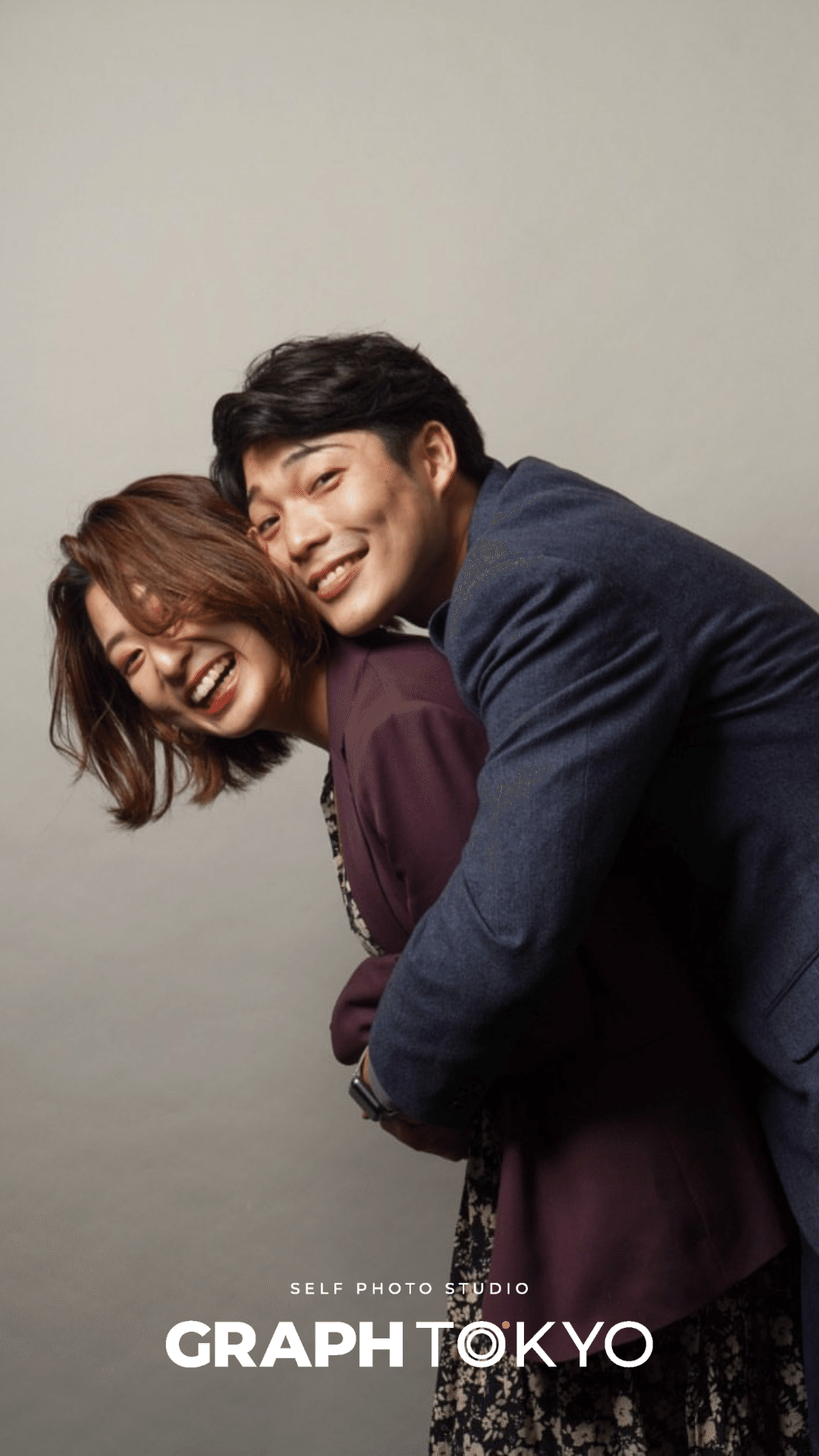 ポーズも提案」奥様のお誕生日記念に夫婦仲良くカップルフォトの撮影OurPhoto アワーフォト