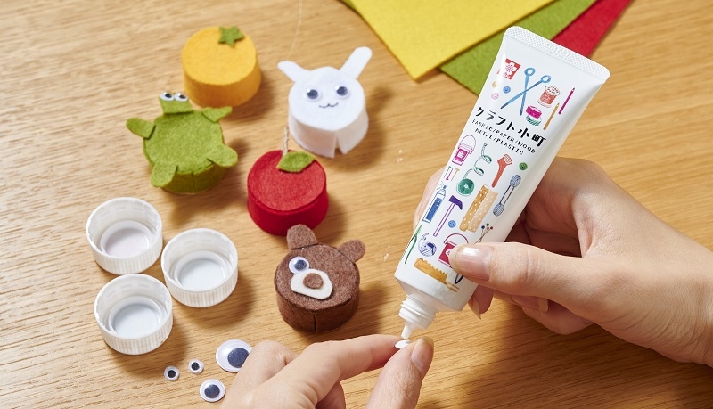 キャップでドーナツ屋さん , 🎥作り方のYou Tubeのリンクをプロフィールに載せています。, 作品No.145です。,よろしければ、ご視聴頂けると嬉しいです🙇‍♀️, ペットボトルのキャップでドーナツ屋さんごっこを楽しんでみませんか!?🍩✨,子どもたちの大好きなドーナツをキャップで作ってみました。, 握りやすいので、小さいお子さんも手になじむサイズです👐,