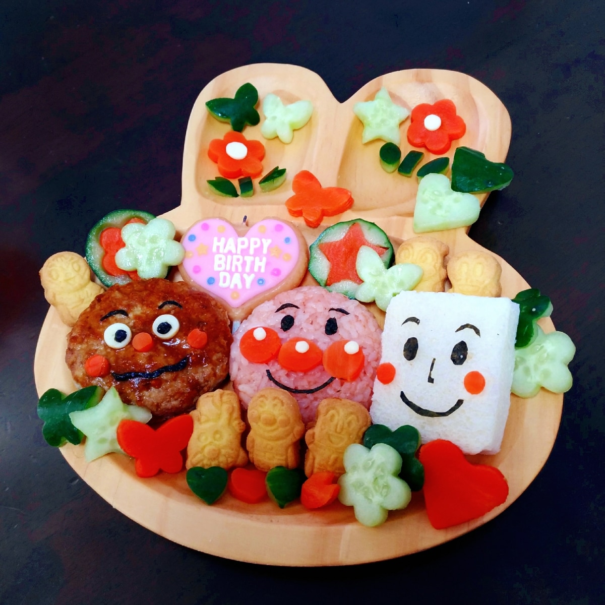 sakumama_riさんの素敵な投稿をご紹介いたします💕 2021.02.10 2y0m0dDay571 𝔹𝕚𝕣𝕥𝕙𝕕𝕒𝕪𝔻𝕚𝕟𝕟𝕖𝕣 2歳の誕生日ごはんはお子様ランチ𓌉◯𓇋 大好きなアンパンマンづくしにしたよ！ 食べてるときに鼻に白いの付けるの忘れたって気づいたけど娘は喜んでたから