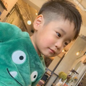 1歳の男の子・女の子におすすめの髪型を美容師が直伝！初めての切り方・はさみ使いのテクニックや、ヘアアレンジも！HugKum はぐくむ