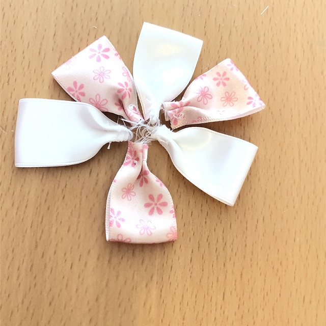 100均造花 夏のコサージュ カバンに付けたりカーテンタッセルに付けたり 使い方はいろいろ💕 ひまわり sunflower corsage 코사지