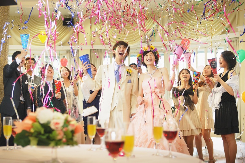 美しい結婚式写真を撮れる秘密は？ゲストのドレスコードの選び方とアイデア - ドレッシーズ