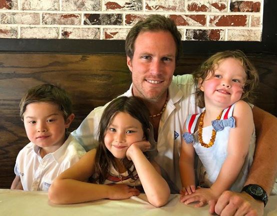 青木の実 写真 デヴォン青木は今何してる？結婚·夫·子供·現在の 青木の実 季語