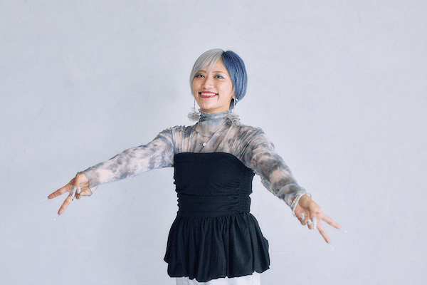 ぱーてぃーちゃん信子、夫を“ほぼ顔出し”「旦那イケメン過ぎ！」「ジョニーデップみたい」 シミラールックで2ショットオリコンニュース ORICONNEWS