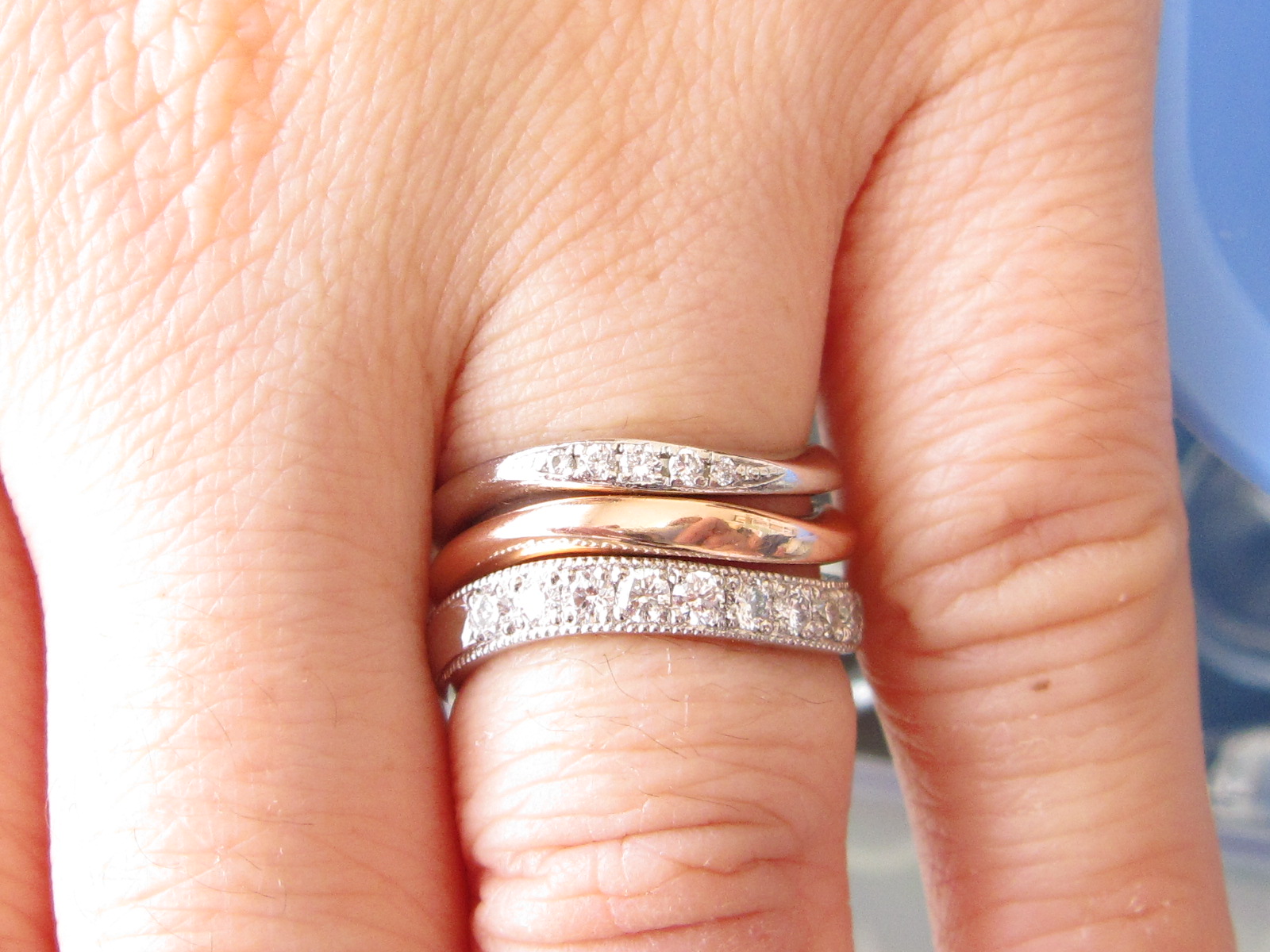 結婚指輪＆婚約指輪 重ね付けは同じ色でないと変？PressWalker