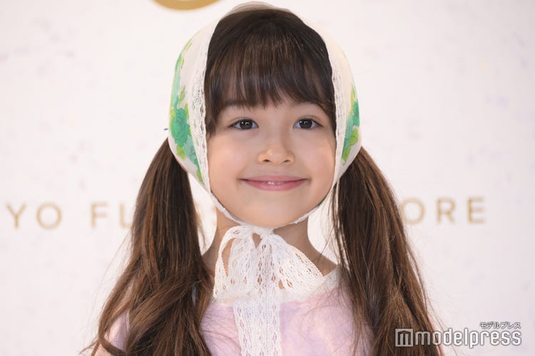 画像・写真ローラ、大胆にボディラインちらり テディベアコートまとい「キュートなくまさんらしく」 11枚目オリコンニュース ORICONNEWS