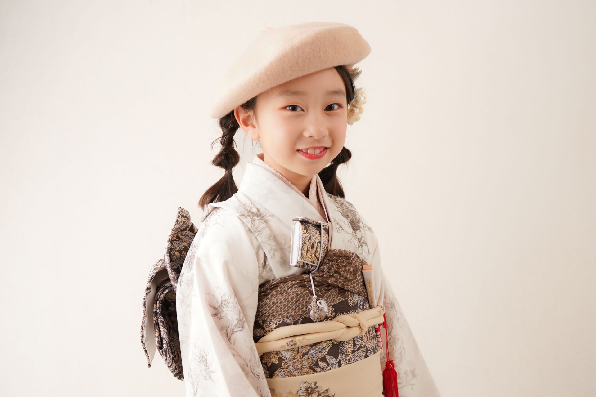 7歳女の子のおしゃれな七五三写真の髪型とセルフセット方法を長さ別に紹介おすすめの写真スタジオが見つかる写真館アワード