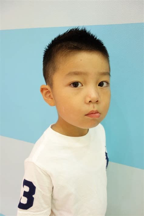 笑っている坊主頭の男の写真素材・画像素材 Image 69309443