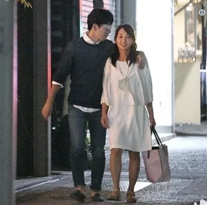 きょうのオフショットは 新生活の始まりということで出水アナ の名刺を渡す風ショットです！ 新社会人の皆さんは初出勤で ドキドキ💓ワクワク💓しているのではないでしょうか😆 火曜日担当は出水アナです！！ きょうのOAは海峡封鎖を恐れる中国 インド洋の覇権に