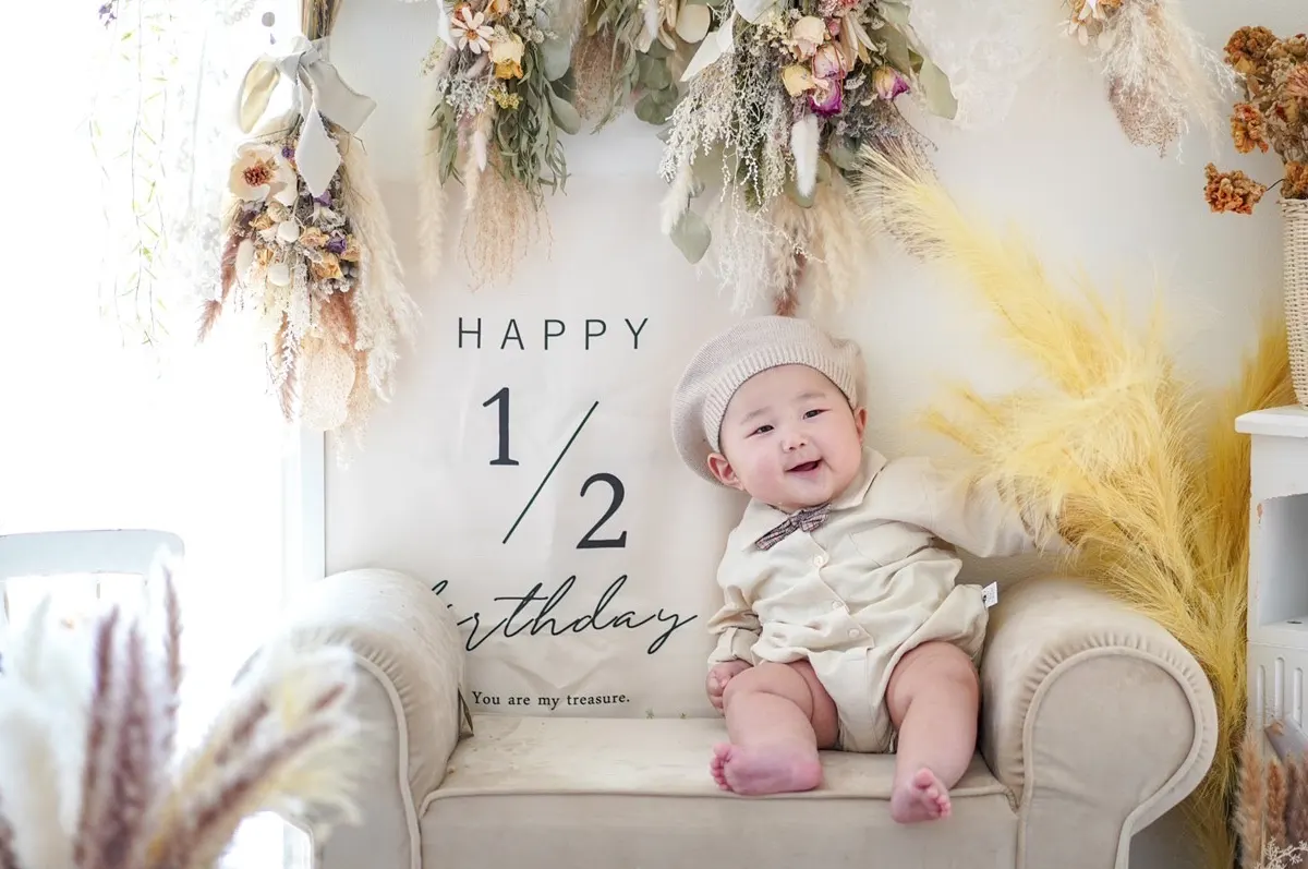 ハーフバースデーのお祝いで祖父母から贈るプレゼントの定番・おすすめを紹介 - ハピリィフォトスタジオ