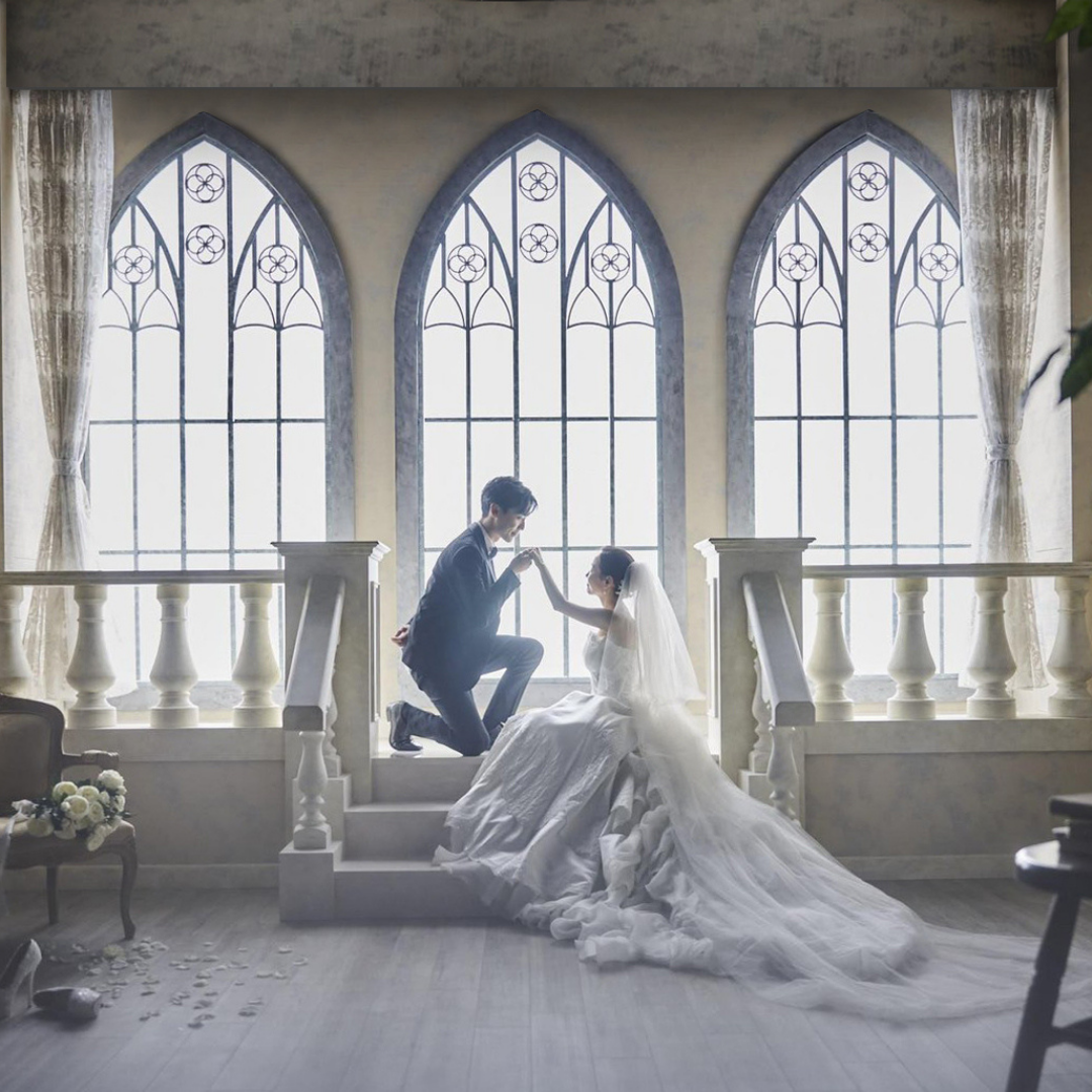 ホワイトオーロラで創られた 純白のドレスが映える チャペル撮影. -------------------------------------お問い合わせは下記にて. ☎ 078-371-1118ラスイートラスイート神戸ラスイート神戸ハーバーランドホテルラスイートホテルラスイート神戸ホテル