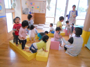 乳児から楽しめる！感触遊びのアイデア10選保育士・幼稚園教諭のための情報メディア ほいくis ほいくいず