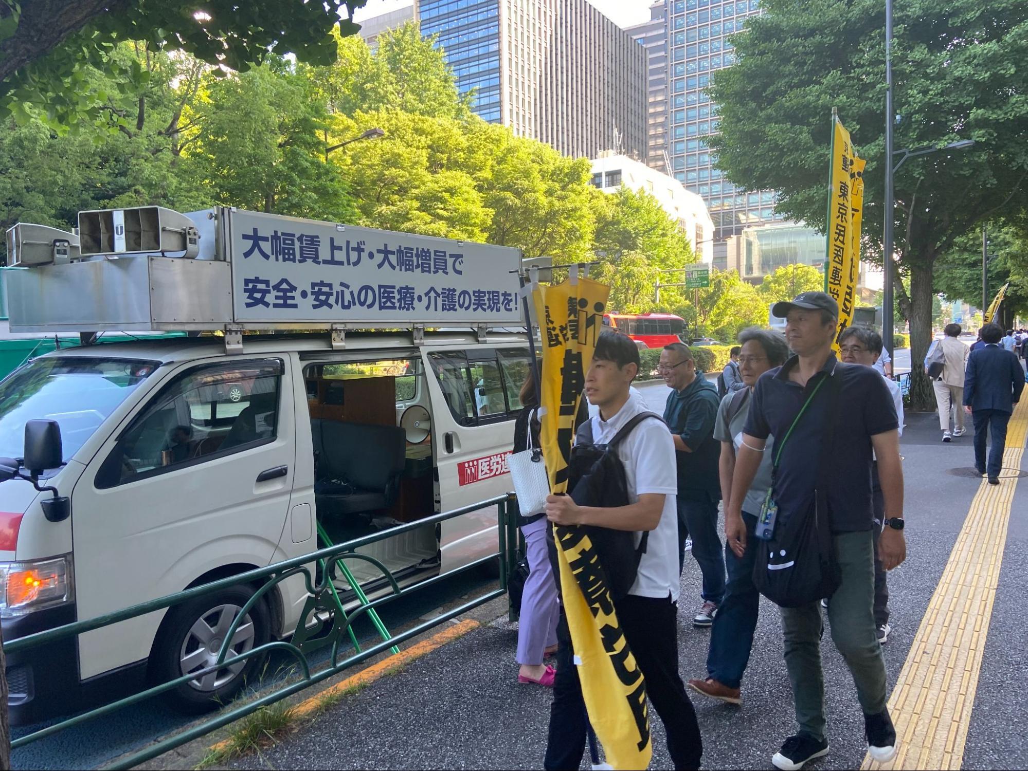 男性手」の607万点のロイヤリティフリー画像、写真素材、絵Shutterstock