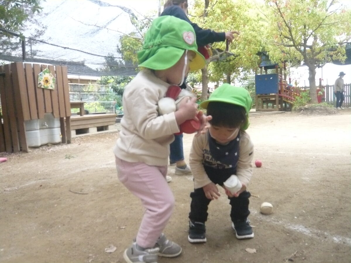 1歳～2歳児 物を投げる・たたく子どもの心理とやめさせる方法 - SHINGA FARM