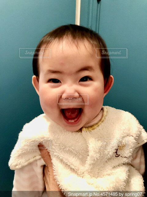 赤ちゃんはなぜ笑う？笑顔のメカニズムと赤ちゃん を笑わせる方法子供英語タイムズ 公式 「ディズニー英語システム」 DWE 子供・幼児英語教材ワールド・ファミリ