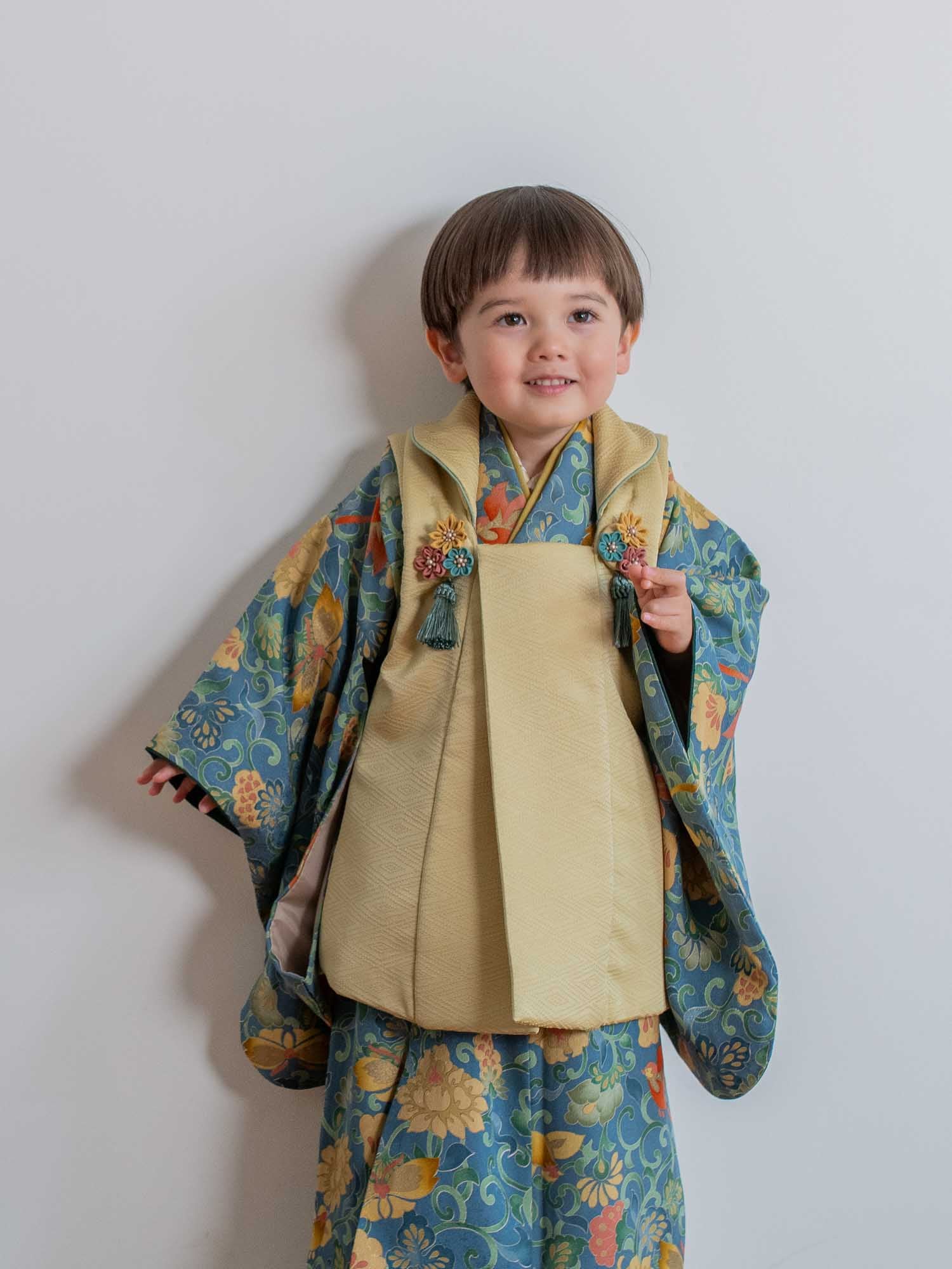 3才被布セット キッズ・ベビー・マタニティレンタル七五三 着物 3歳 女の子三歳 「K125 モダンアンテナベージュチェック×黒赤銀矢絣に牡丹 」753 七五三 着物 3歳 女児 子供 きもの レンタル