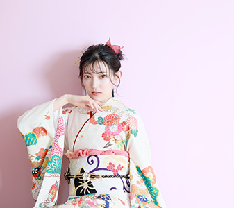 香川県 高松市 振袖 美しいきもの糸しょう成人式前撮り.最新髪飾りご紹介. ゴールド・グレース レッド税込¥13,200- .『輝く女神』という意味を込めた髪飾り。 18世紀ヨーロッパ、煌びやかなファッションのロココスタイルの様に優雅で華やかな髪飾りです