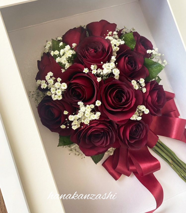 プロポーズ 花束 ひざまずく 男のイラスト素材 - PIXTA