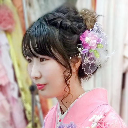 小学生の袴に似合う髪型とは？簡単に作れる人気ヘアアレンジ特集袴レンタルは晴れ着の丸昌 卒業時装卒業式の袴 ハカマ 全国宅配送料無料