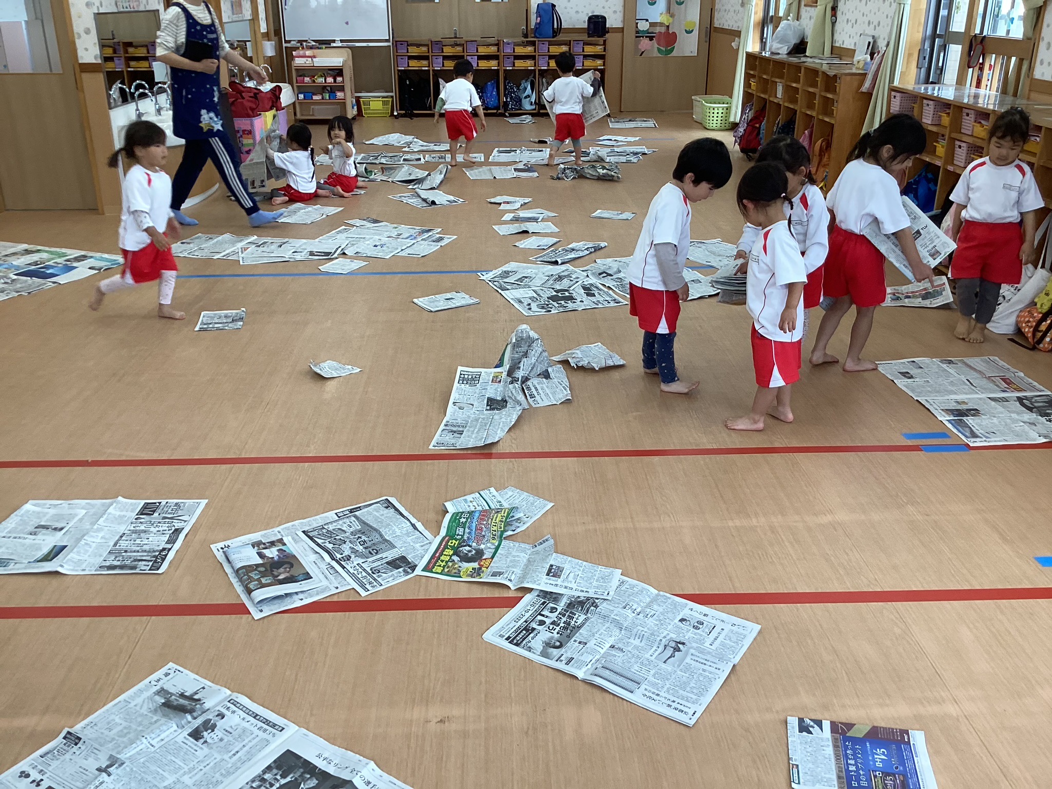 新聞遊びをしました♪ もも①- 江西桜こども園