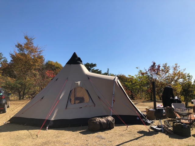 おこもりキャンプ成功法 冬を最大限楽しむ！テント内の「空間づくり」テクニックキャンプ・アウトドア情報メディアhinata