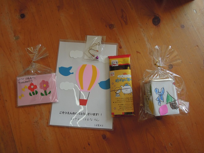 卒園で先生にプレゼントを個人的に贈るなら何？卒園式でみんなが渡していたもの