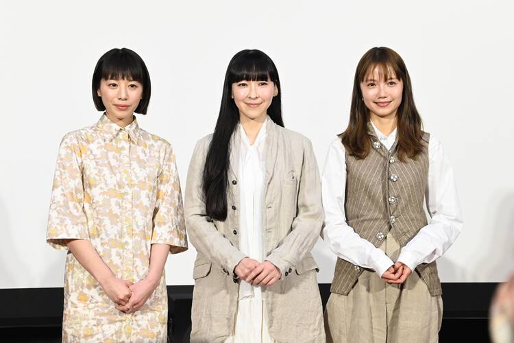 中山美穂＆忍姉妹が激レア並んで笑顔 姉のライブ鑑賞「美人姉妹」「素敵な姉妹」の声多数 芸能 デイリースポーツ online