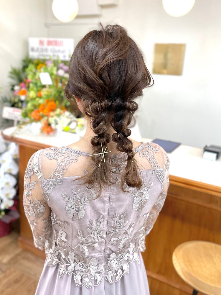 オケージョンドレスにぴったりな大人かわいいツイン編みおろし6選