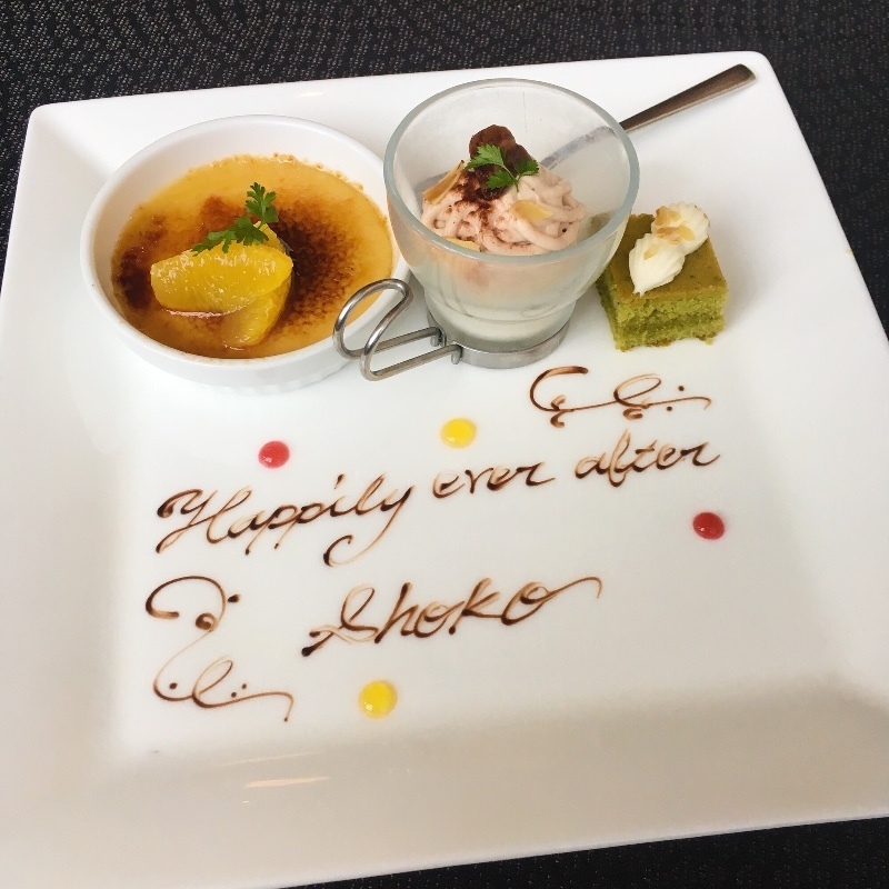 結婚式で感謝を伝える親へのサプライズ演出omotte magazine from ANNIVERSAIRE記念日にまつわるマガジン