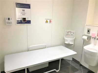 2階多目的トイレ 広報室横 に多目的シートを設置しましたさすてな京都