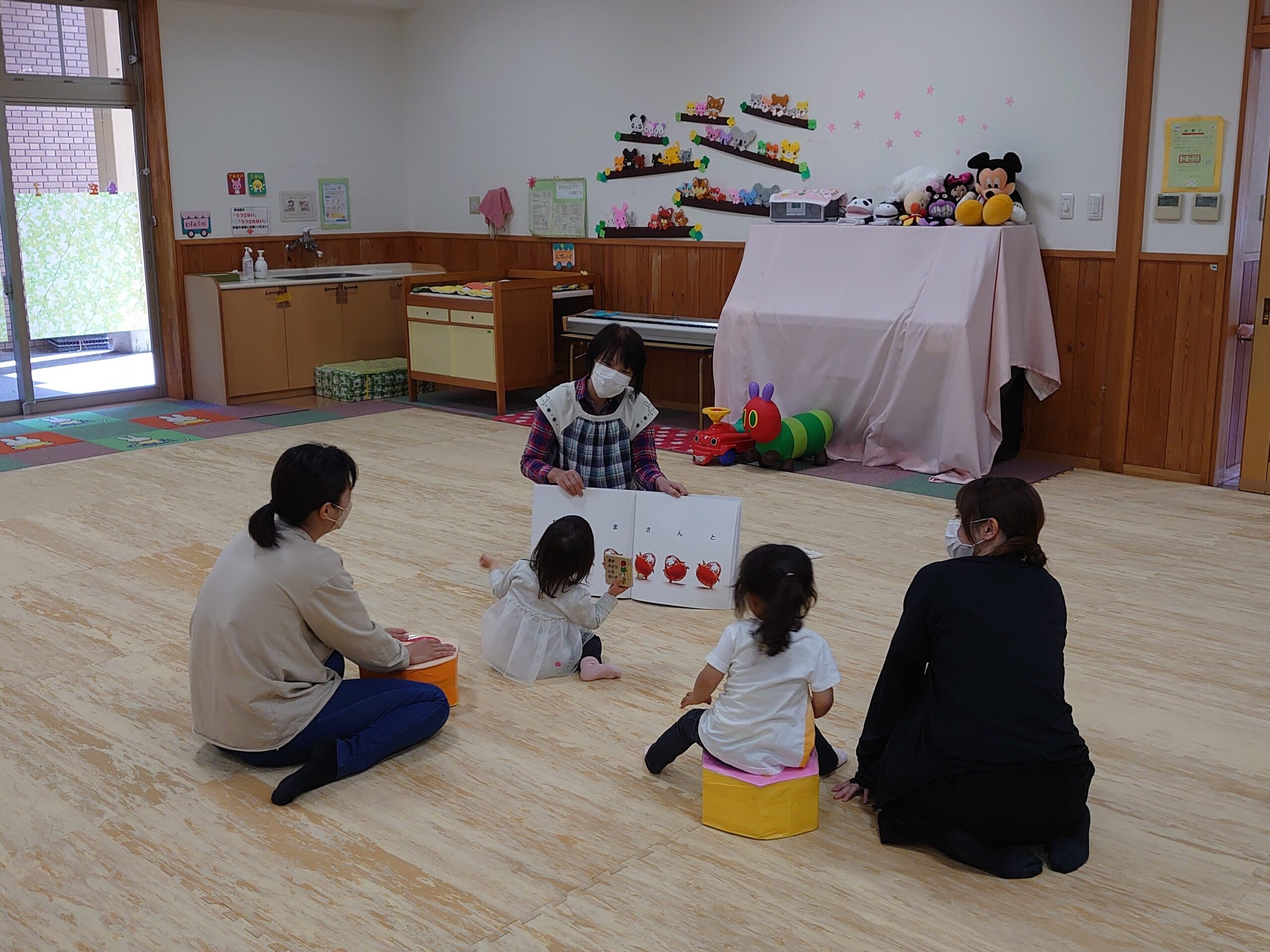 50 子供立っておしっこ Stock Photos, High-Res Pictures, and Images - Getty Images