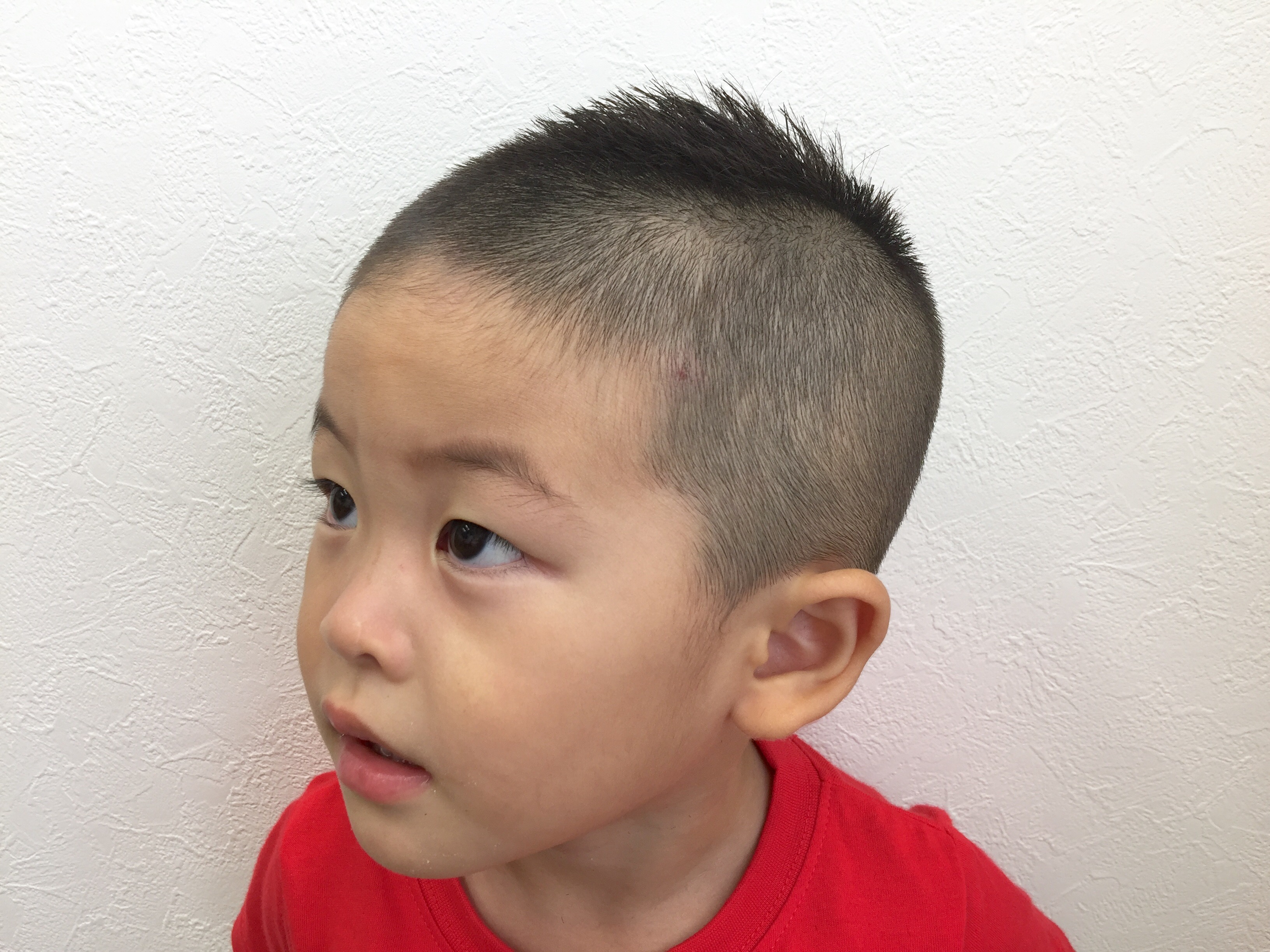 ツーブロック風キッズソフトモヒカン フェード 小学生 中学生ヘアスタイル築地の理容室、床屋 YOSHIZAWA Inc. PREMIUM築地店 ヨシザワインクプレミアム